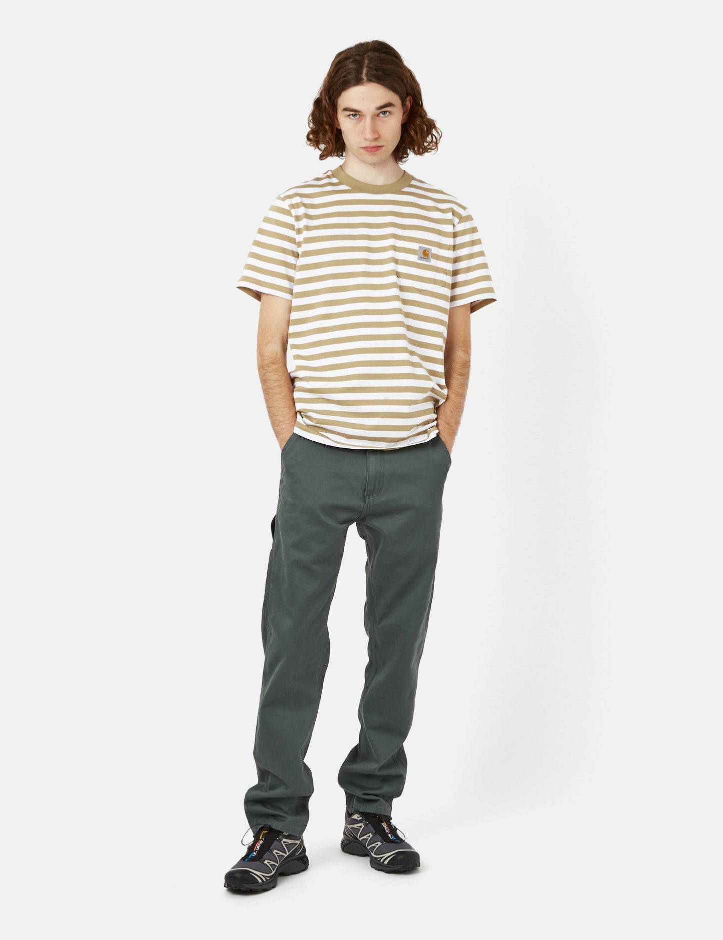 Scotty Gestreifte T-Shirt mit Brusttasche (regulär) – Ammonite Braun/Weiß