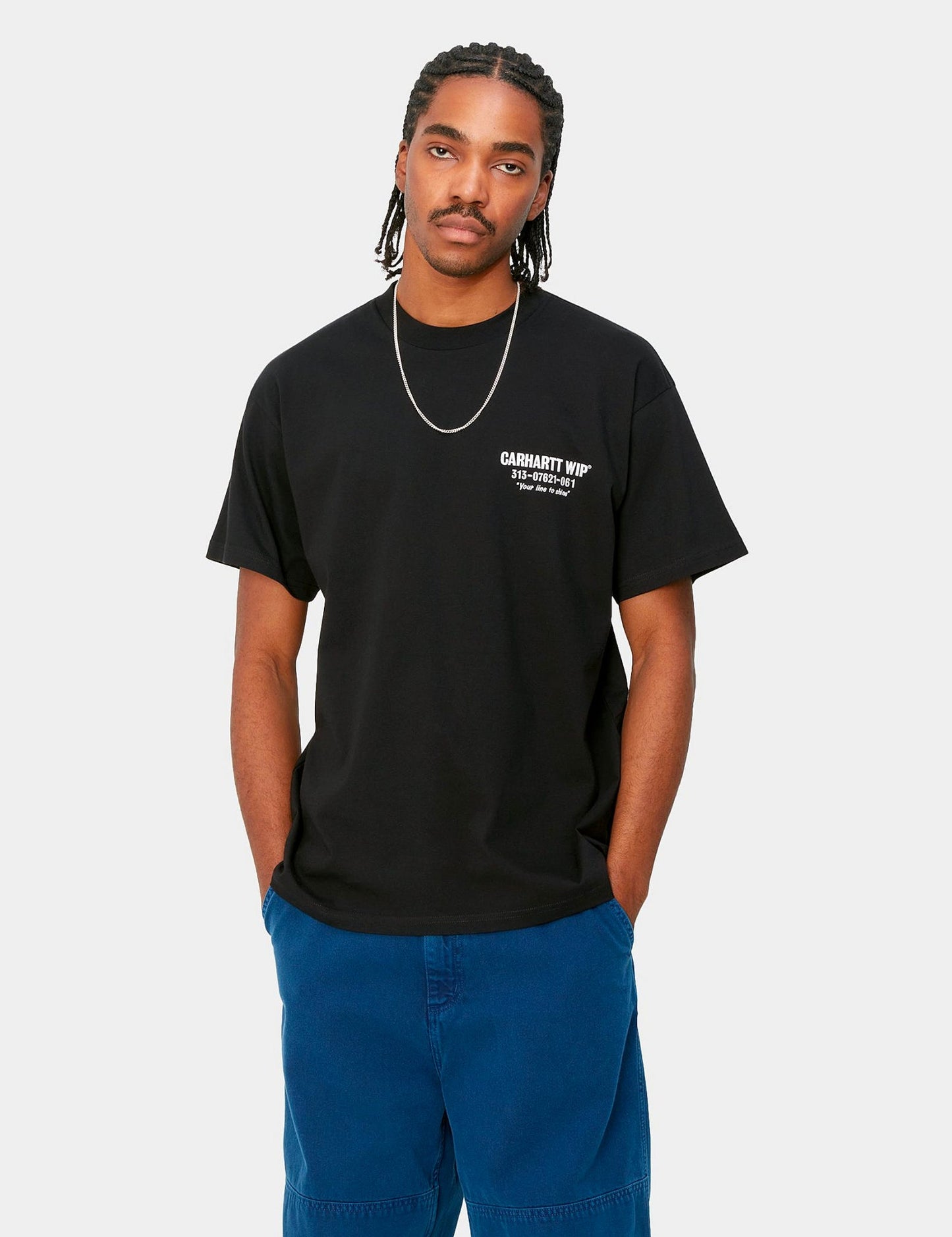 T-Shirt „Less Troubles“ (locker geschnitten) – Schwarz/Weiß